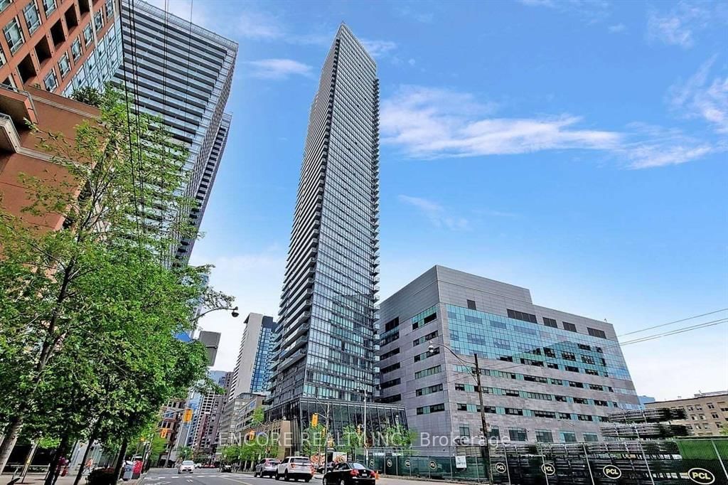 832 Bay St, unit 404 for rent