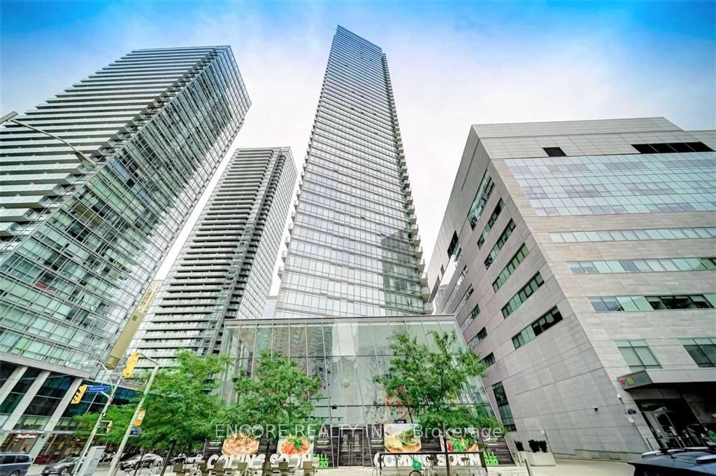 832 Bay St, unit 404 for rent