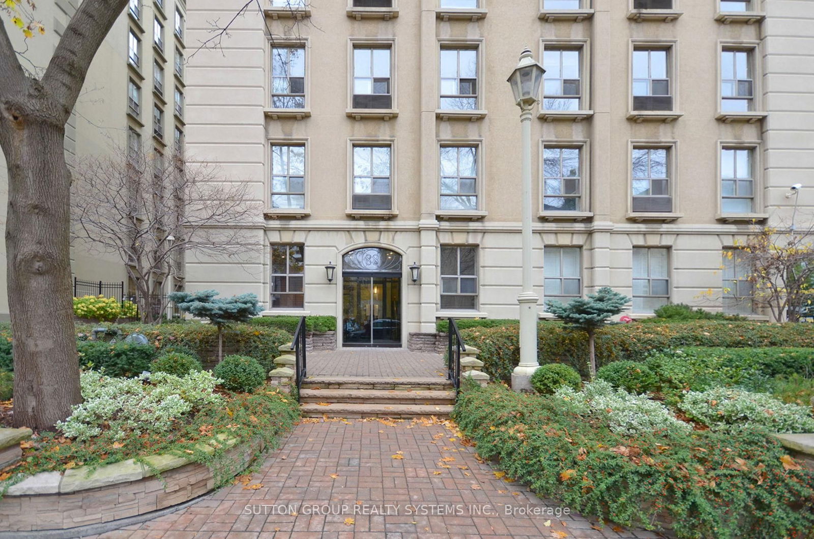 88 Charles St E, unit 205 for rent