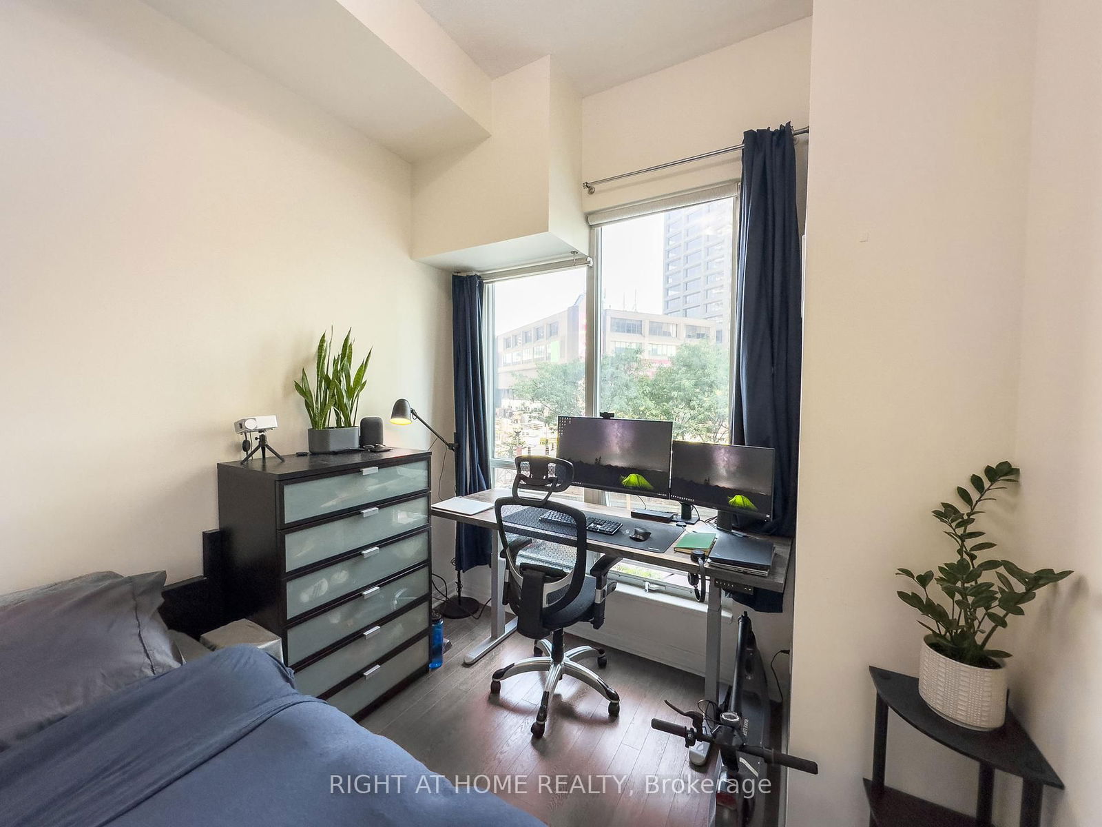 16 Yonge St, unit 210 for rent