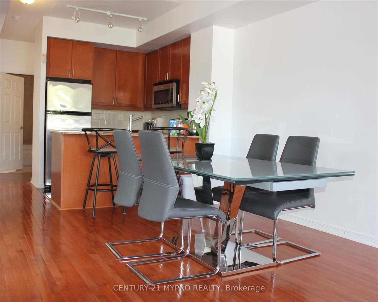 736 Spadina Ave, unit 315 for rent