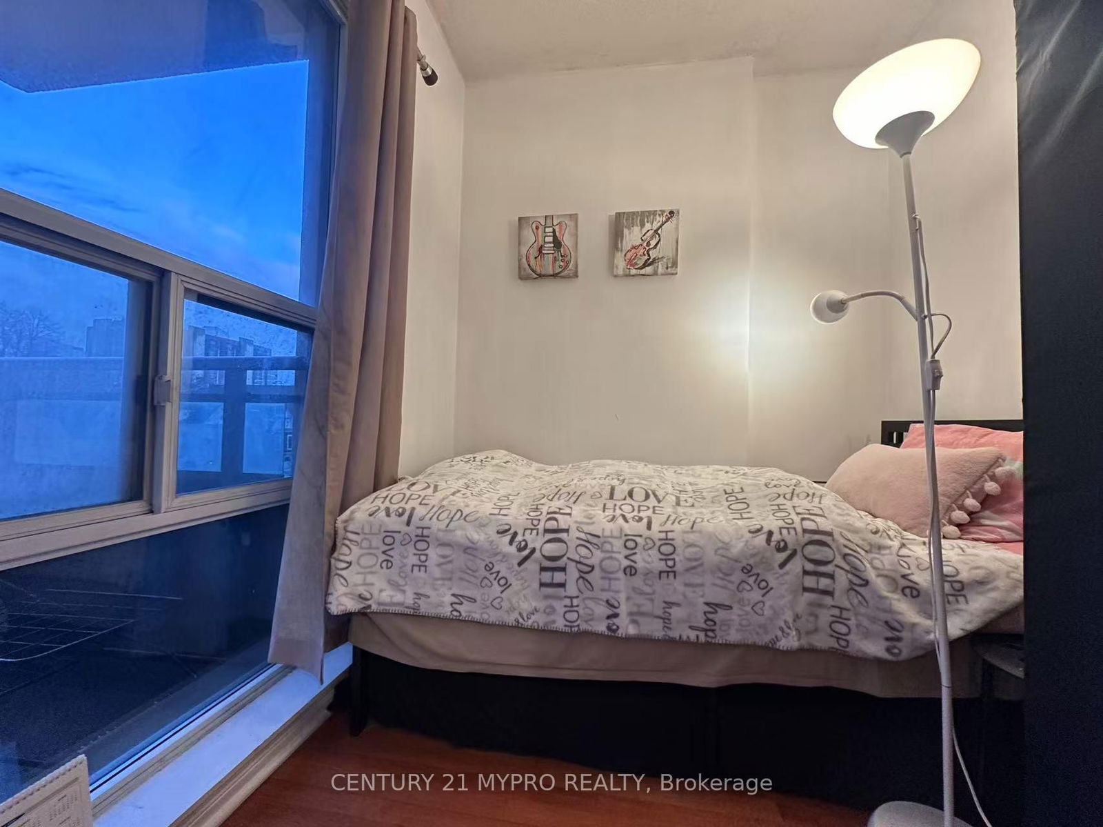 736 Spadina Ave, unit 315 for rent