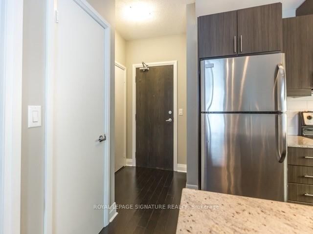 17 Kenaston Gdns, unit 402 for rent