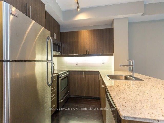 17 Kenaston Gdns, unit 402 for rent