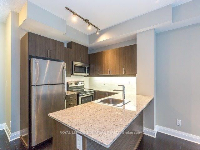 17 Kenaston Gdns, unit 402 for rent