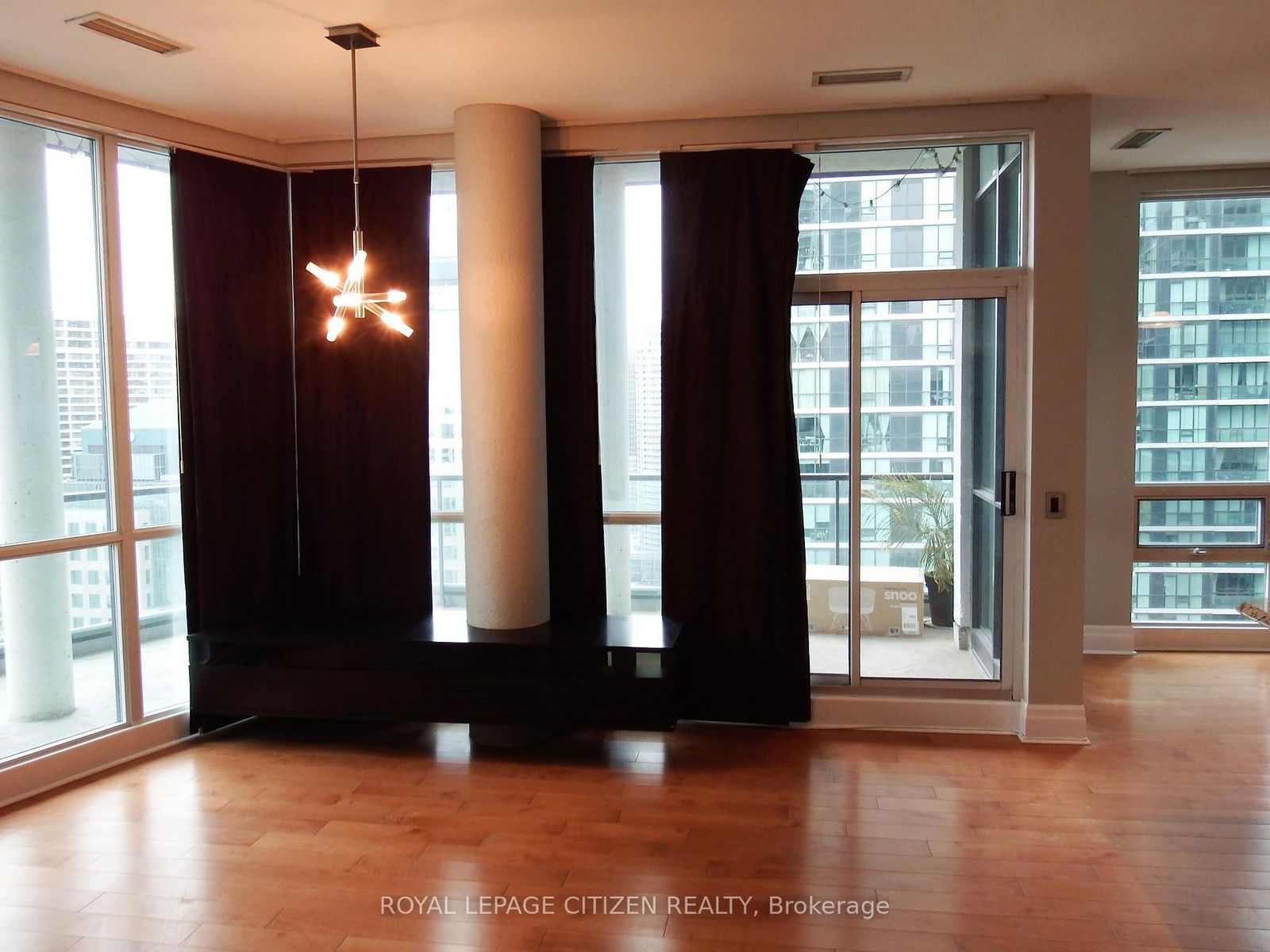 12 Yonge St, unit 2905 for rent