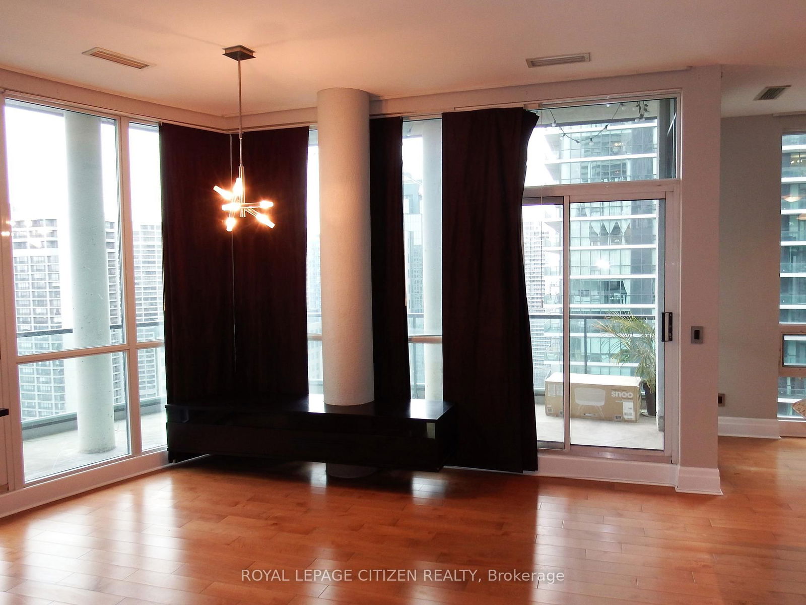 12 Yonge St, unit 2905 for rent