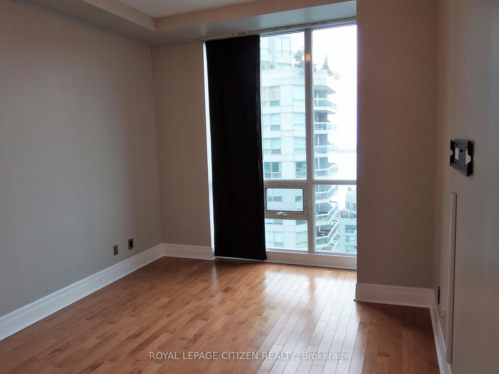 12 Yonge St, unit 2905 for rent