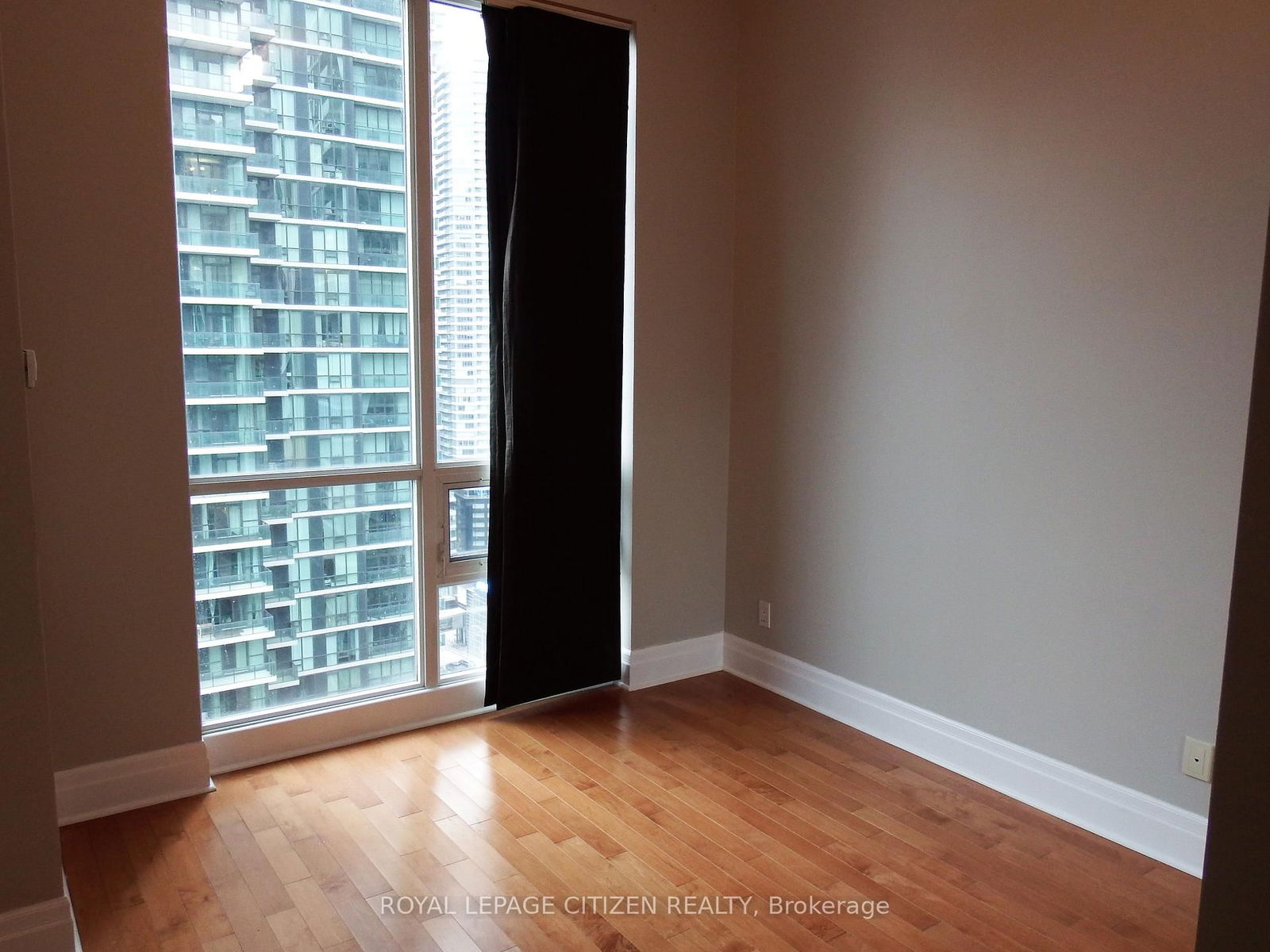 12 Yonge St, unit 2905 for rent