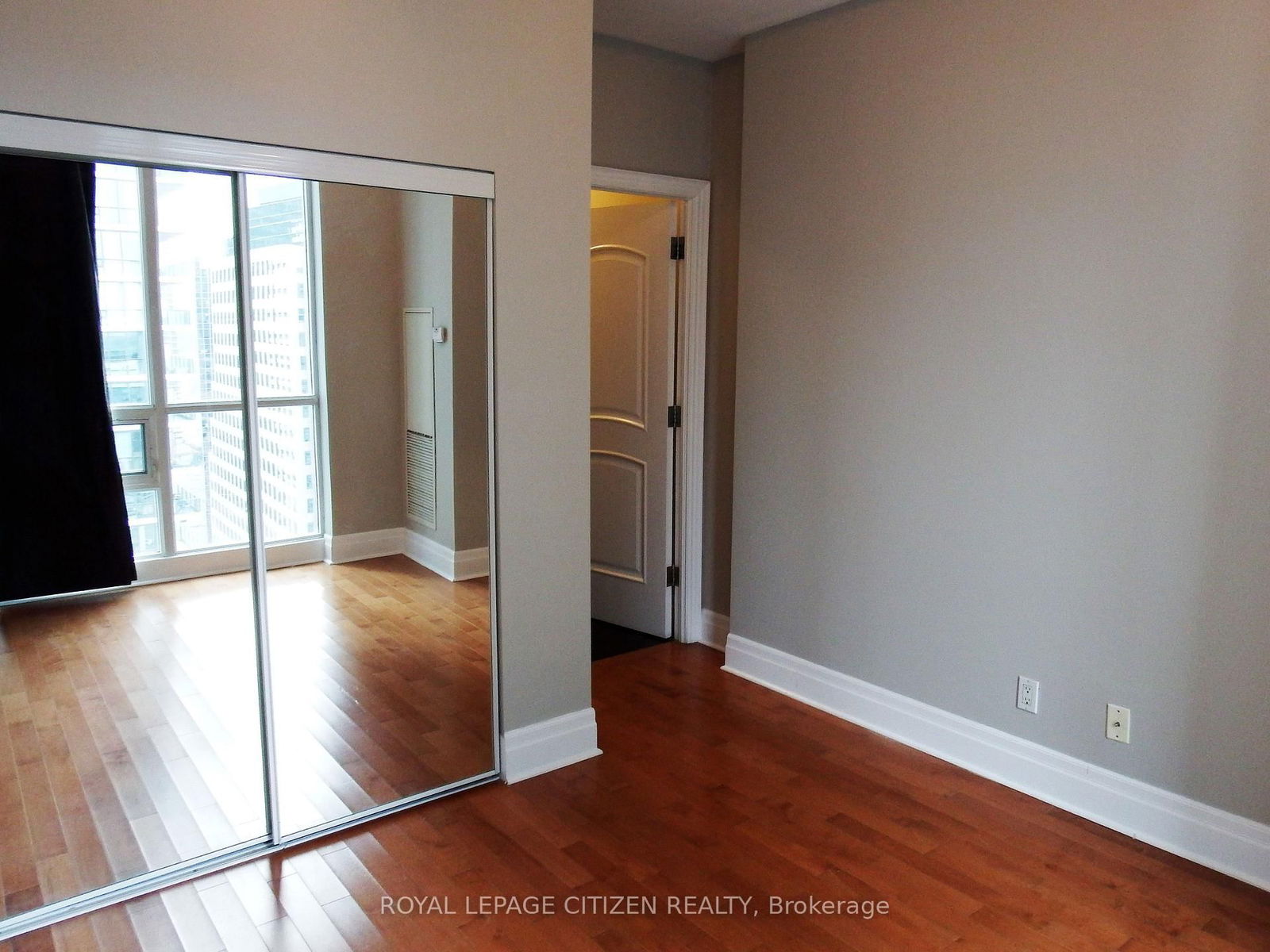 12 Yonge St, unit 2905 for rent