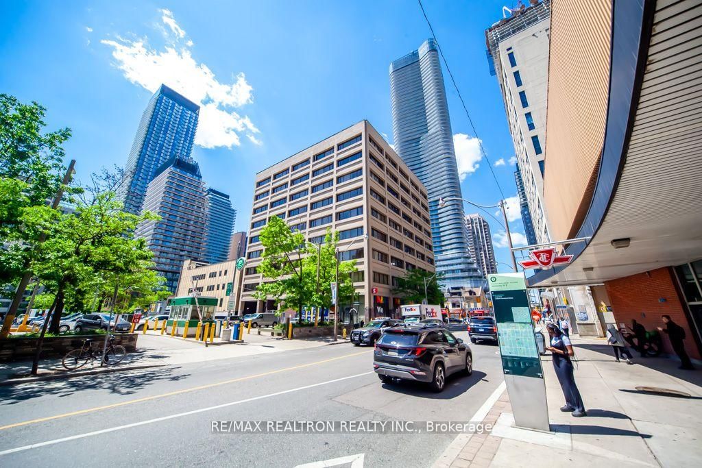 555 Yonge St, unit #309 for sale