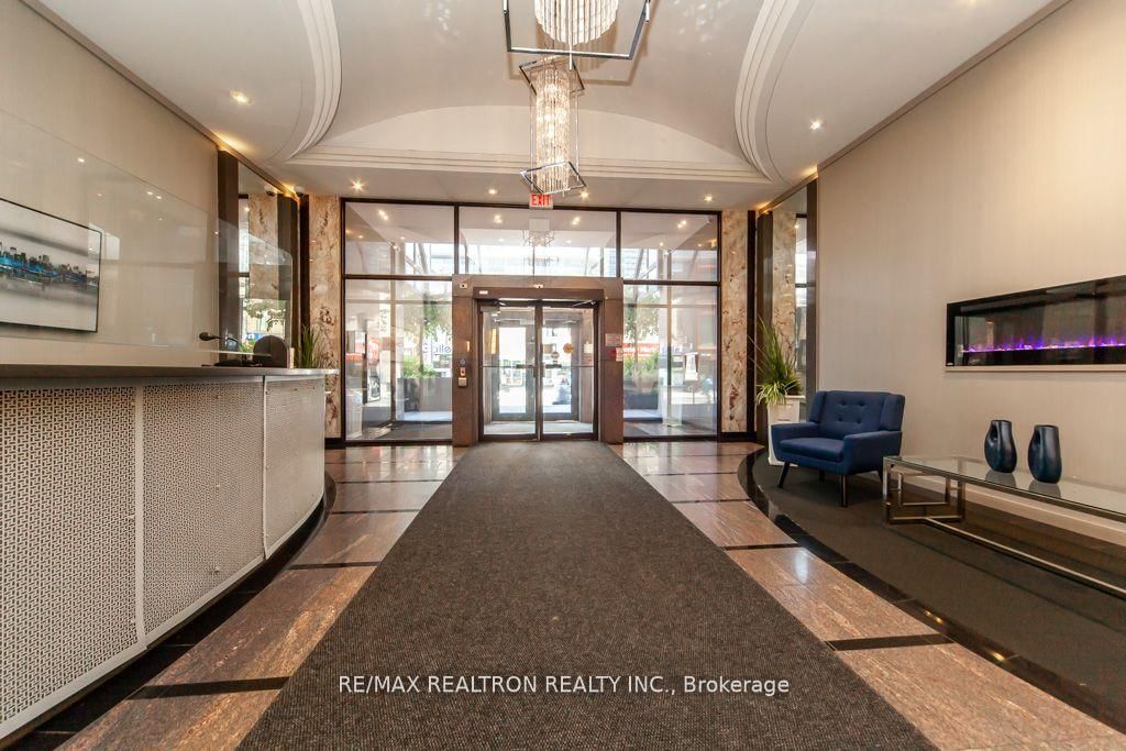 555 Yonge St, unit #309 for sale