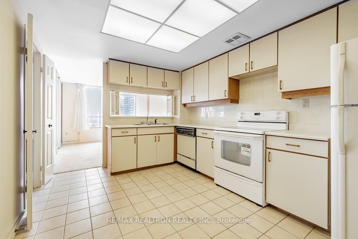 5444 Yonge St, unit 1810 for sale