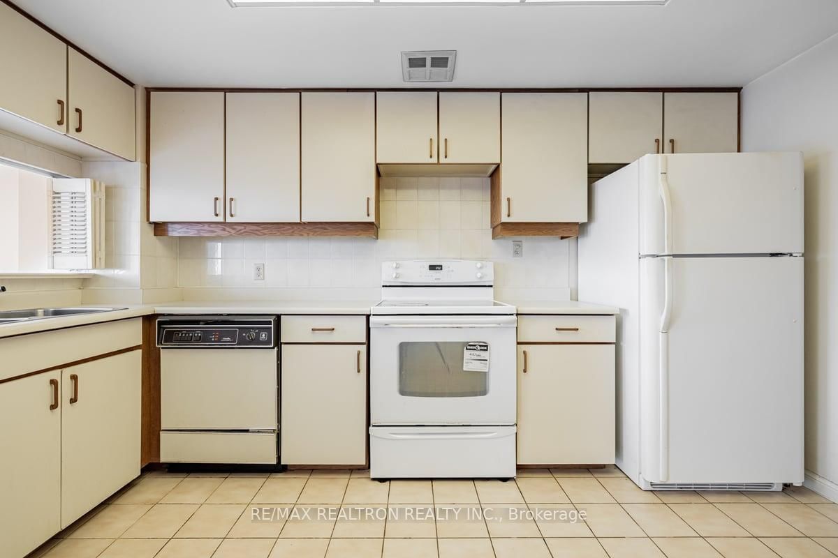 5444 Yonge St, unit 1810 for sale