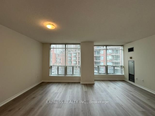 942 Yonge St, unit 512 for rent