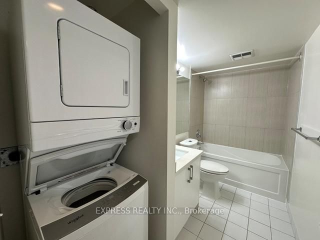 942 Yonge St, unit 512 for rent