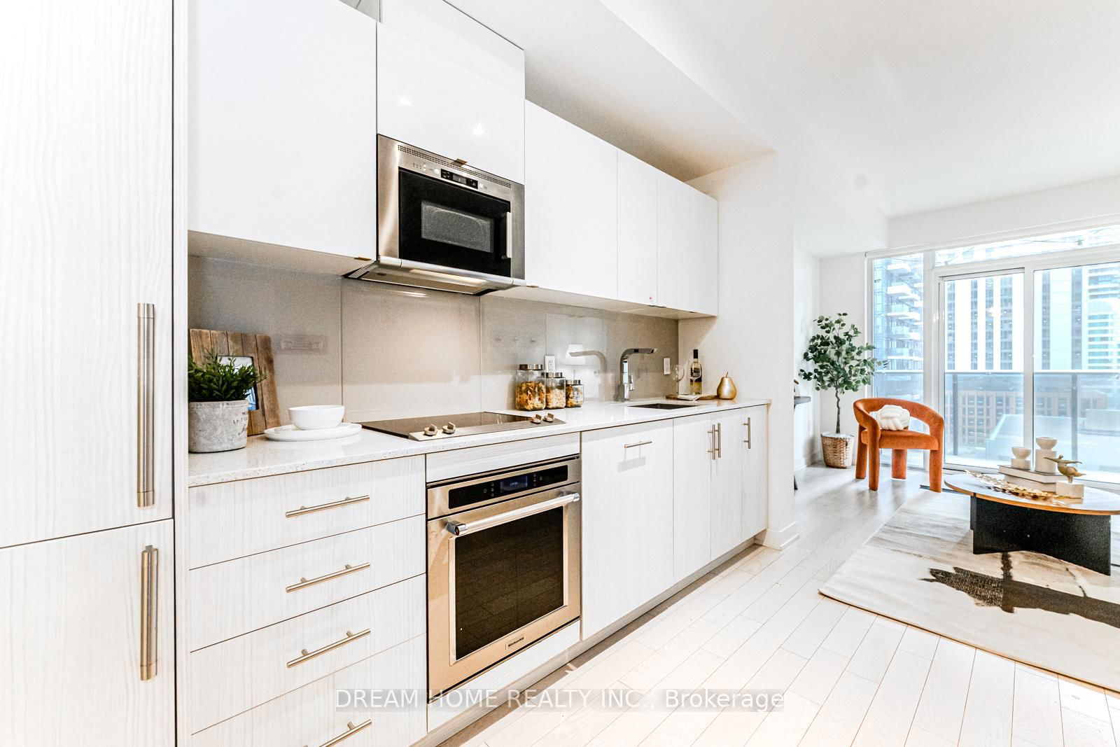 330 Richmond St W, unit 1717 for sale