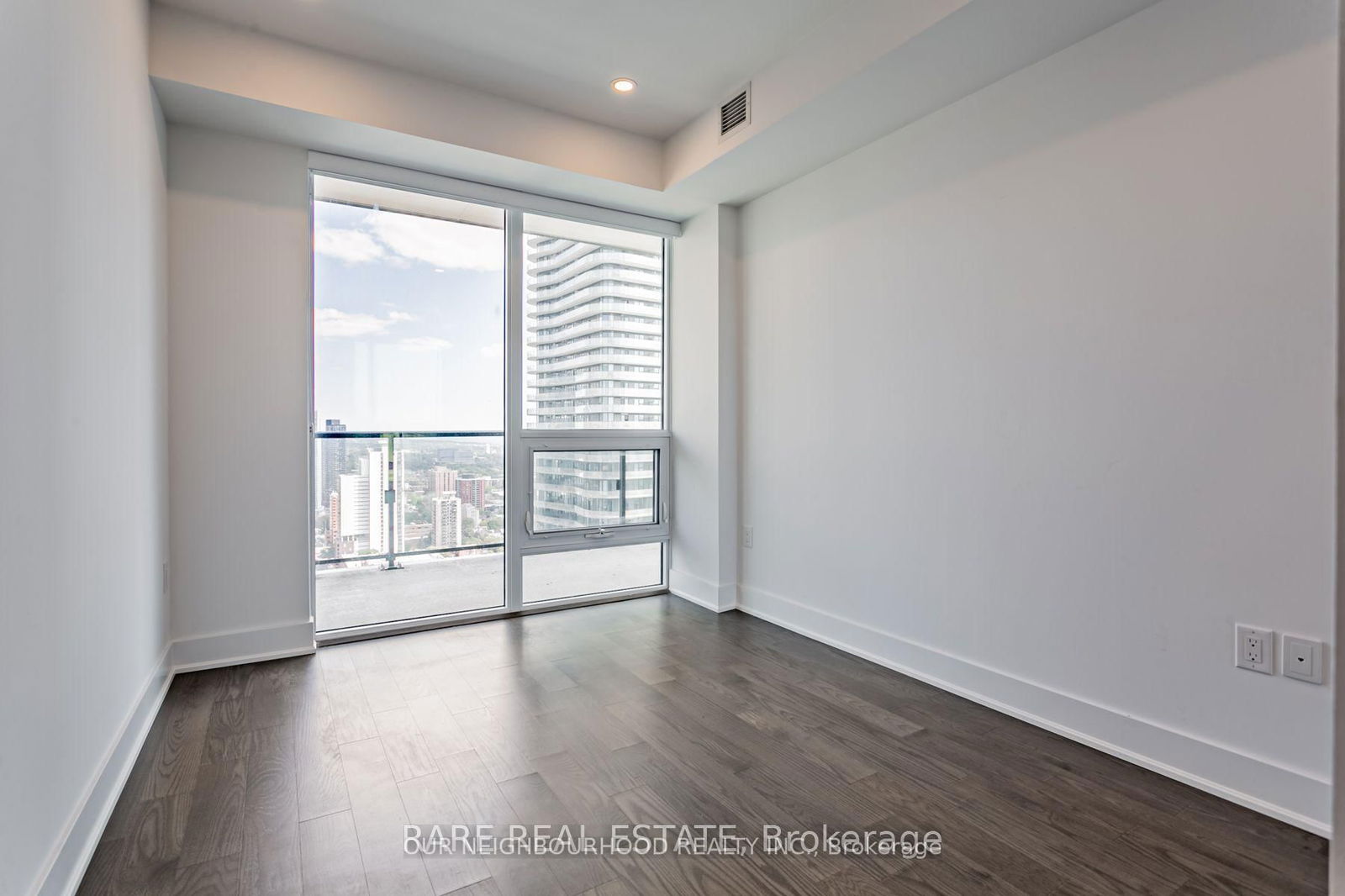 955 Bay St, unit 3402 for rent