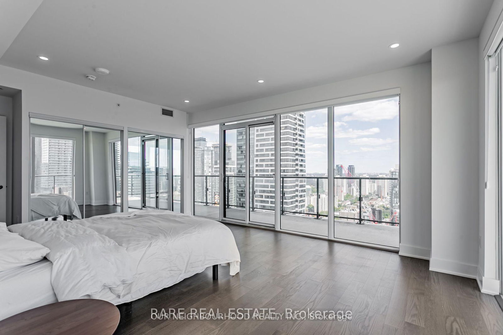 955 Bay St, unit 3402 for rent