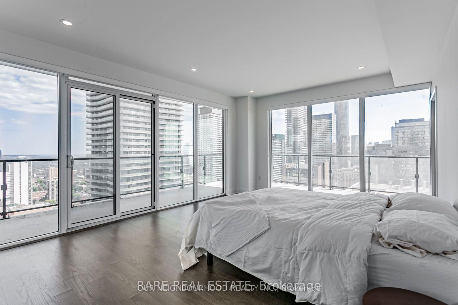 955 Bay St, unit 3402 for rent