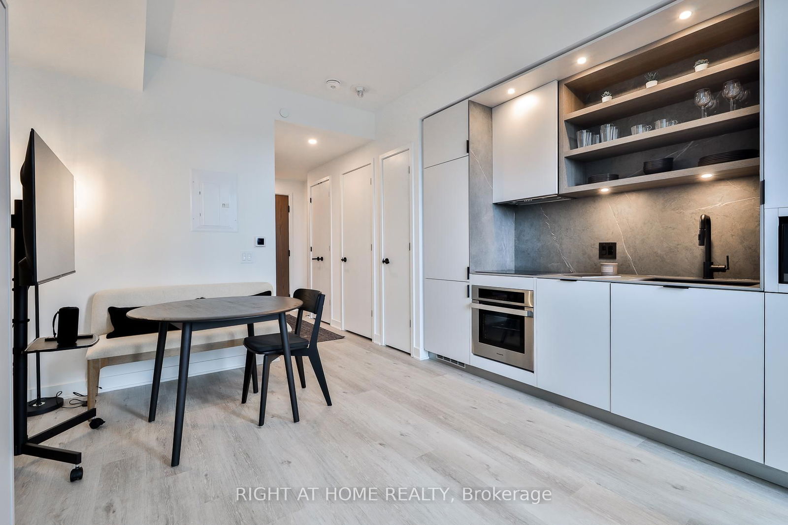 55 Charles St E, unit 1911 for rent