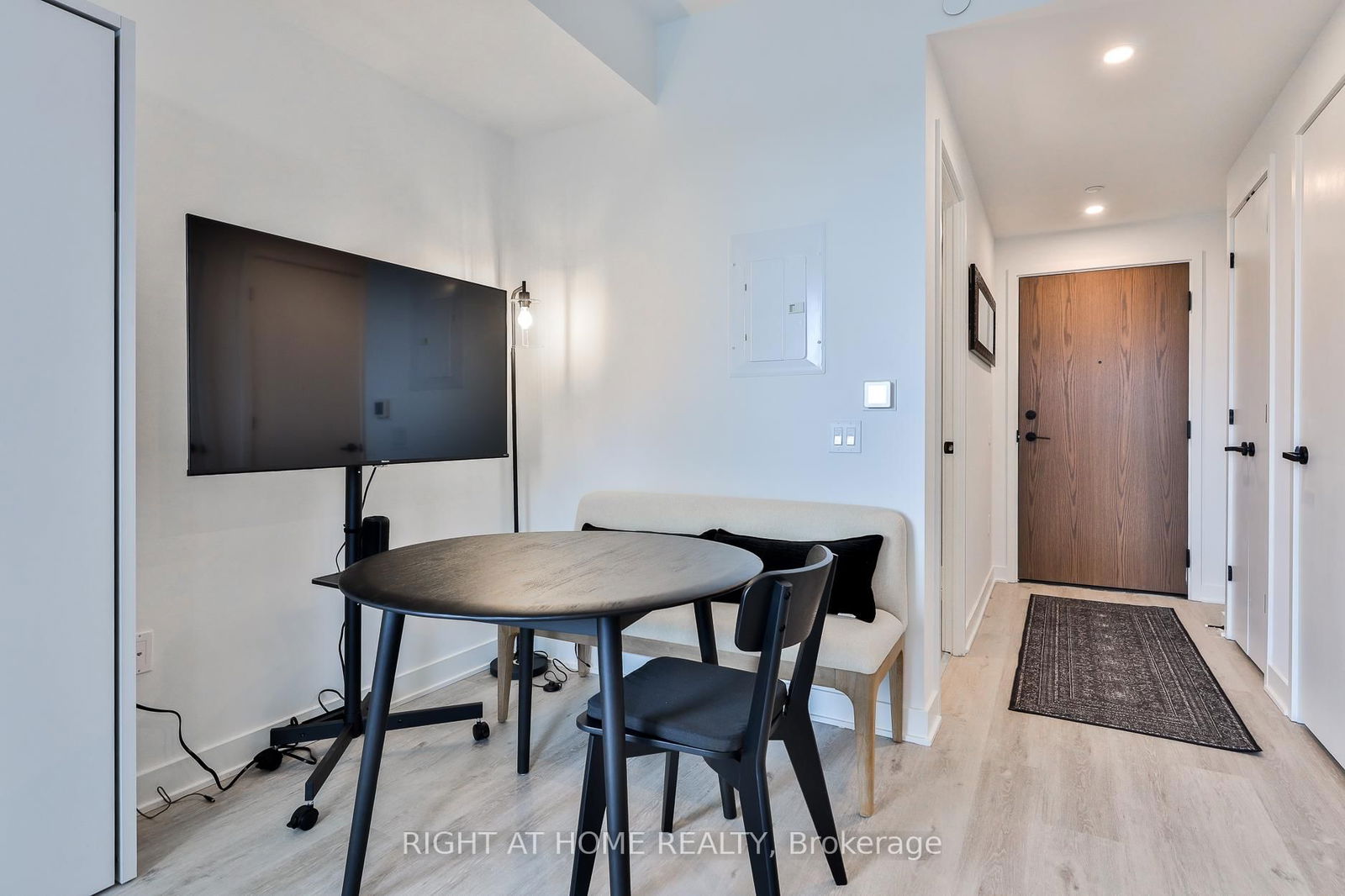 55 Charles St E, unit 1911 for rent