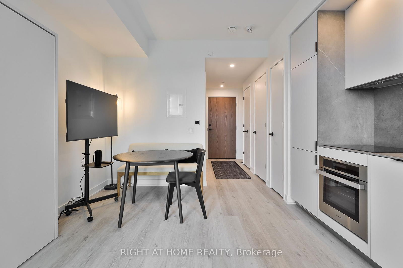 55 Charles St E, unit 1911 for rent