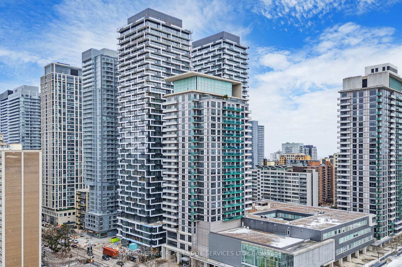 25 Broadway Ave, unit 901 for sale