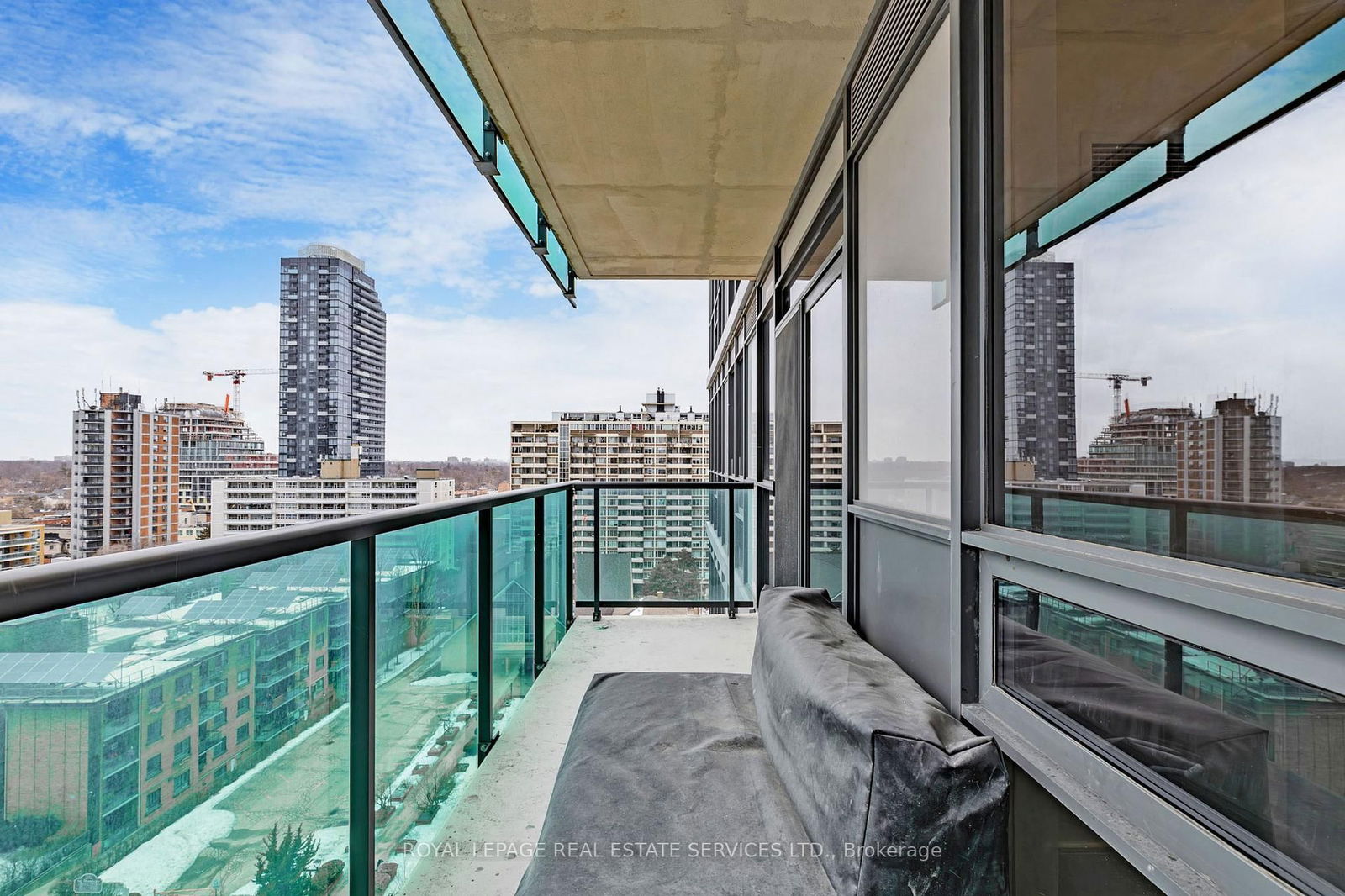 25 Broadway Ave, unit 901 for sale