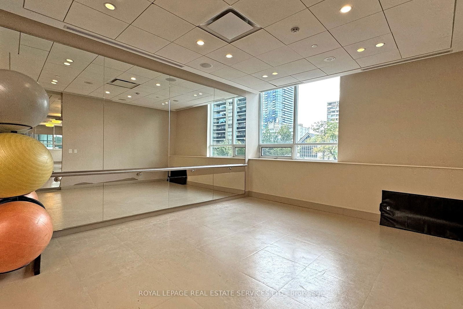 25 Broadway Ave, unit 901 for sale