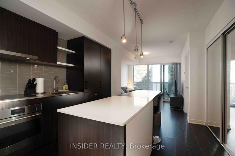 88 Harbour St, unit 1409 for rent