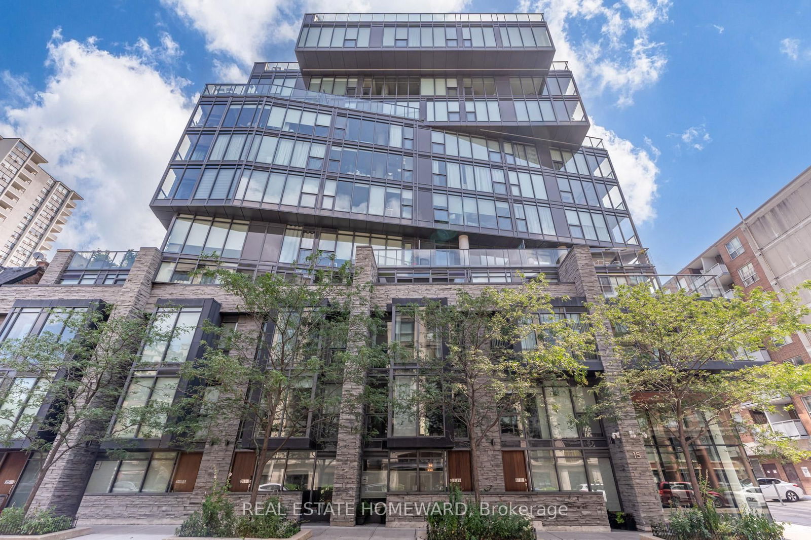 15 Beverley St, unit 409 for sale