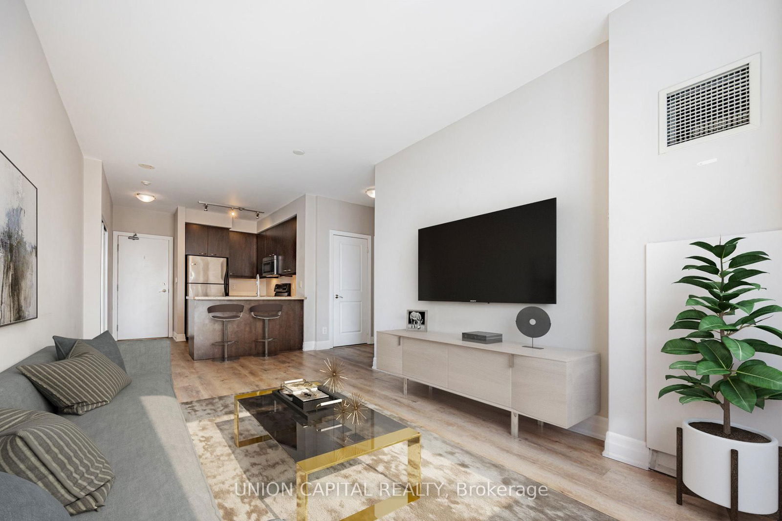 500 St Clair Ave W, unit 608 for rent