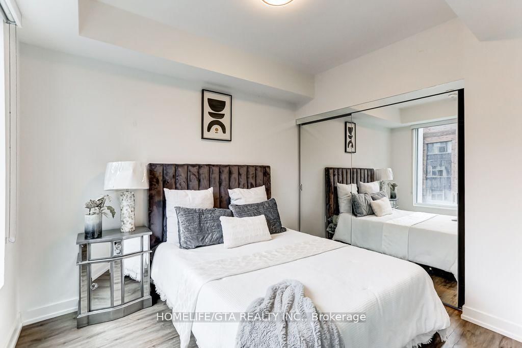 158 Front St E, unit 223 for sale