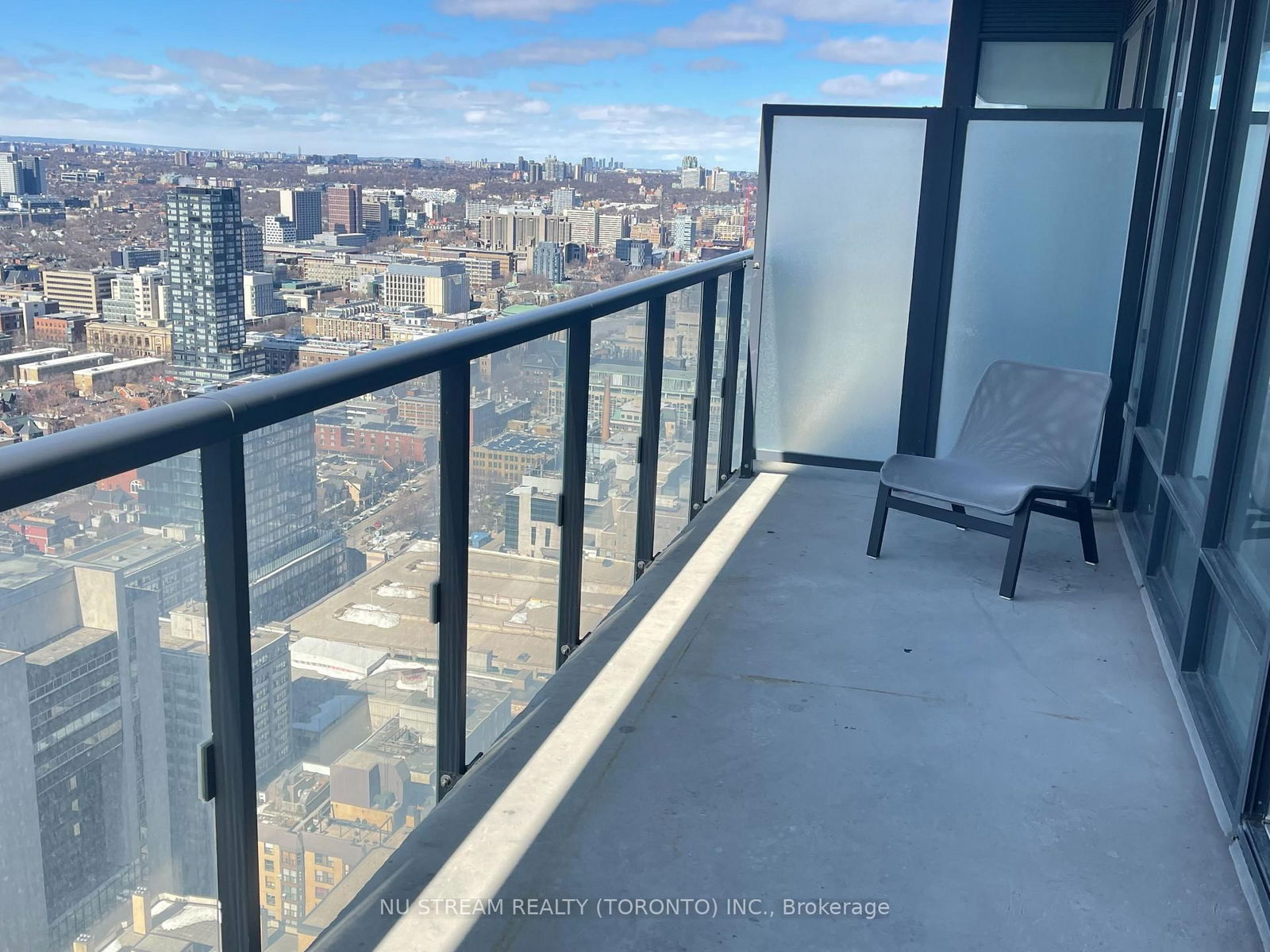 488 University Ave W, unit 3312 for rent