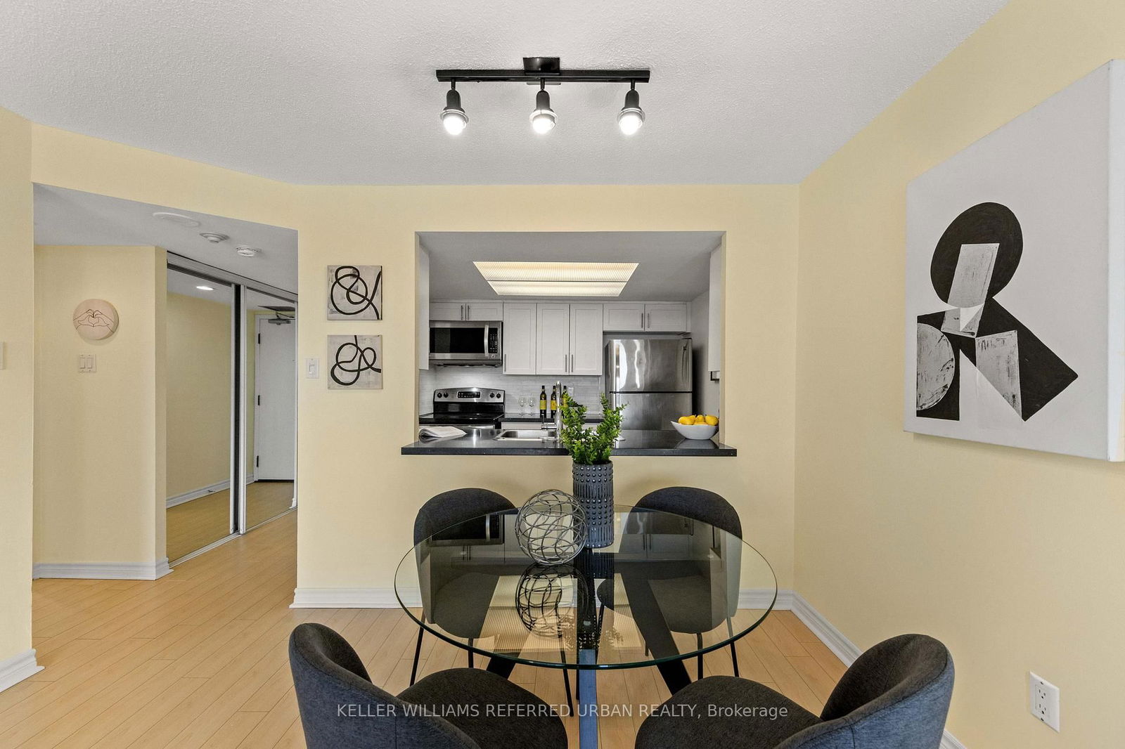 725 King St W, unit 703 for sale