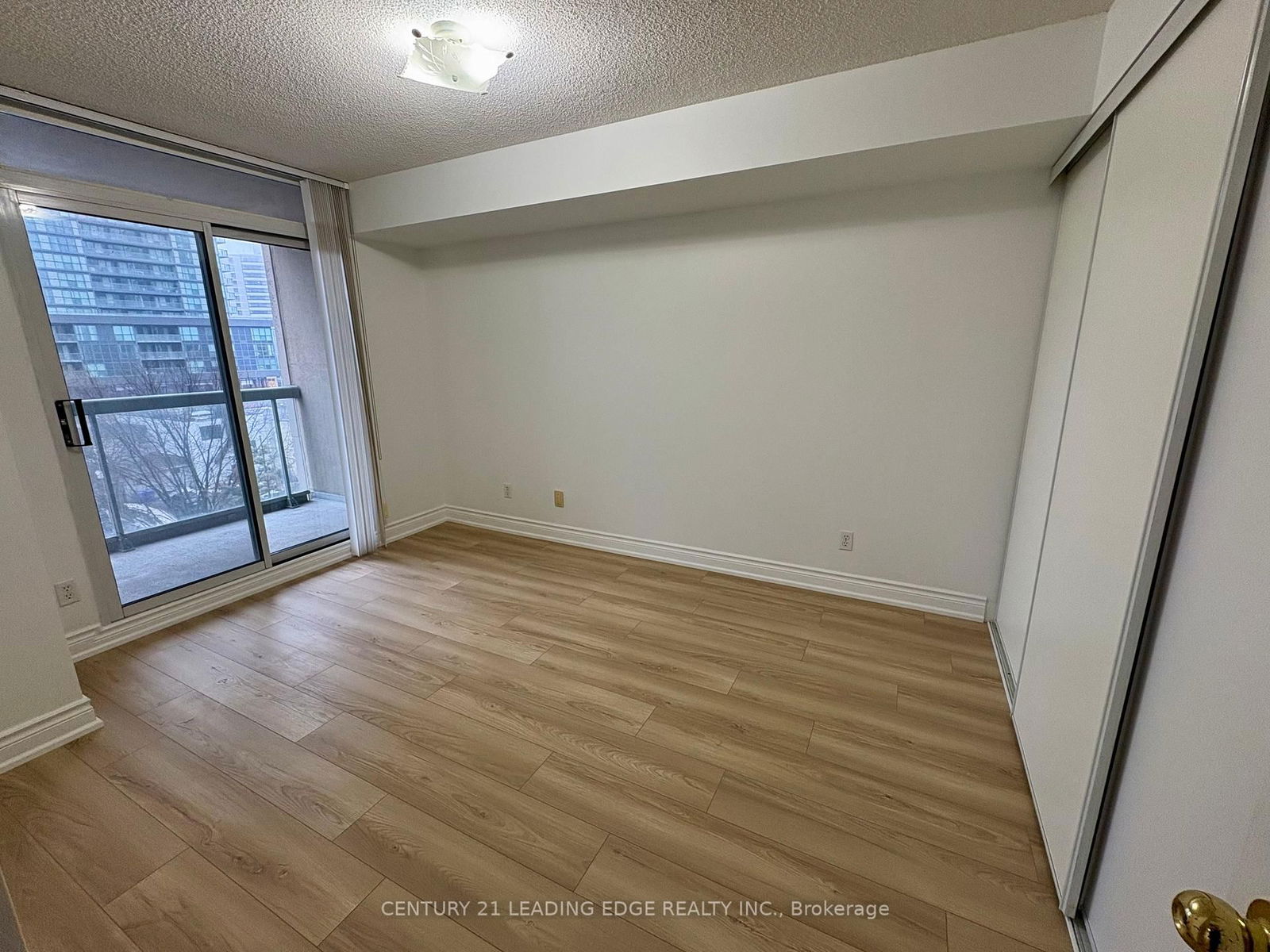 28 Empress Ave, unit 715 for rent