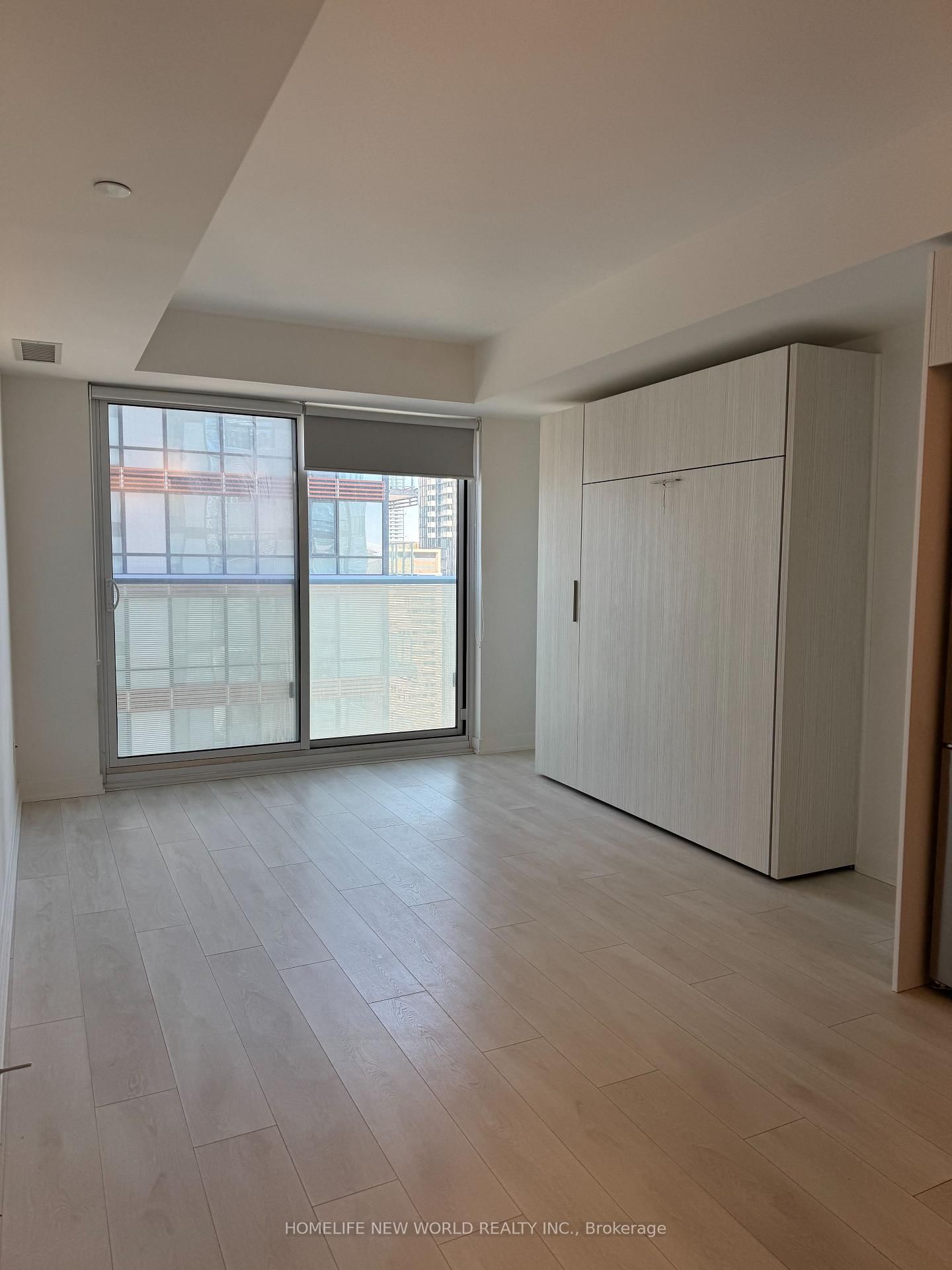 501 yonge St, unit 2204 for sale