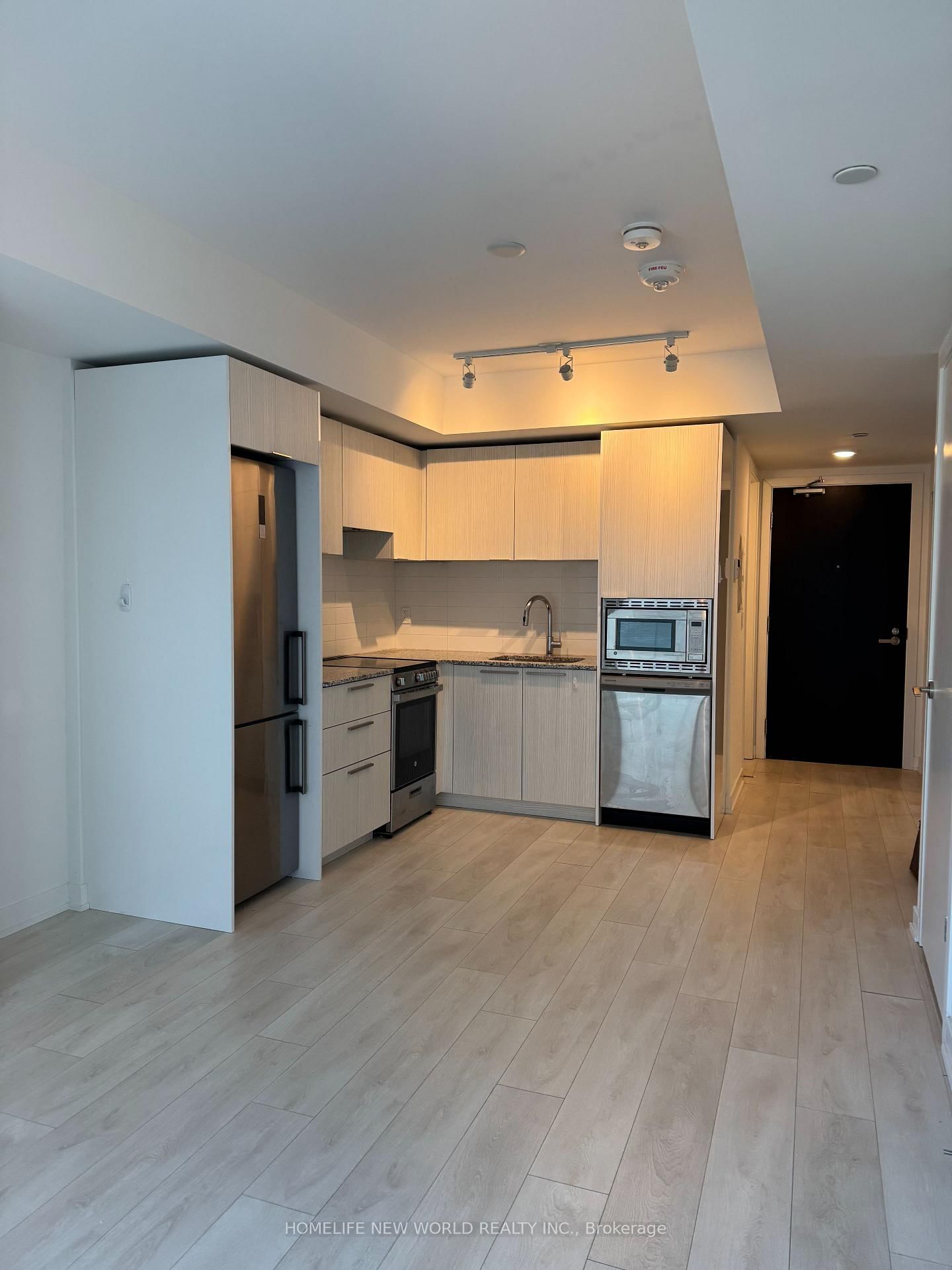 501 yonge St, unit 2204 for sale