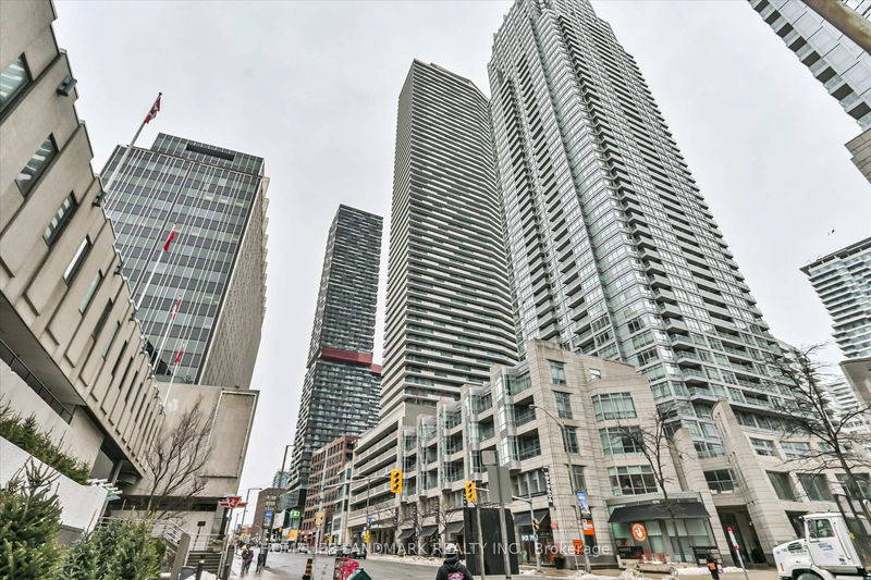 2221 Yonge St, unit 4003 for sale