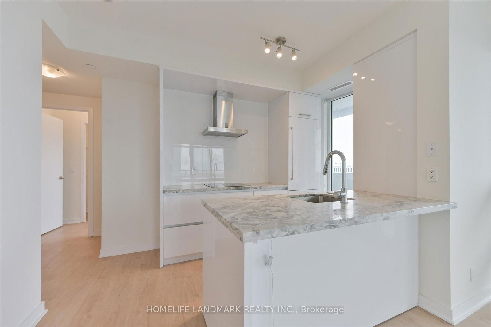 2221 Yonge St, unit 4003 for sale