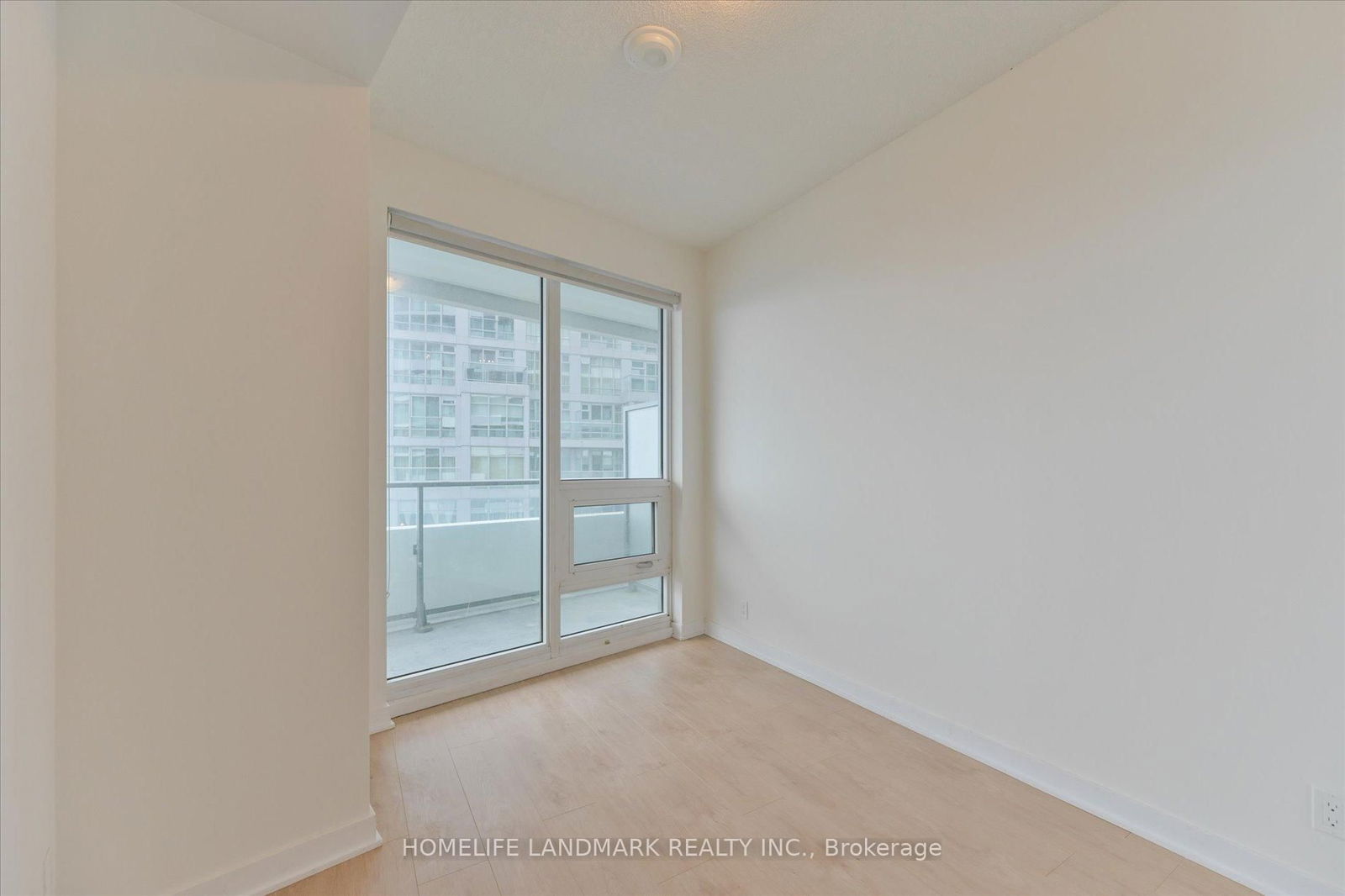 2221 Yonge St, unit 4003 for sale