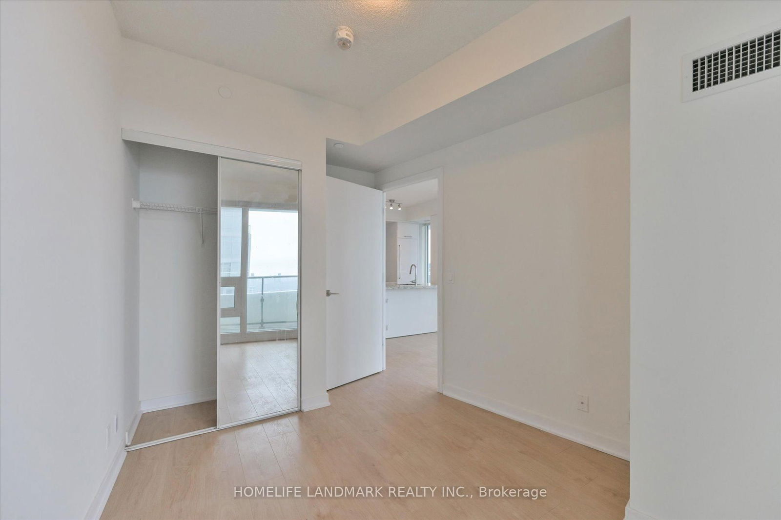 2221 Yonge St, unit 4003 for sale