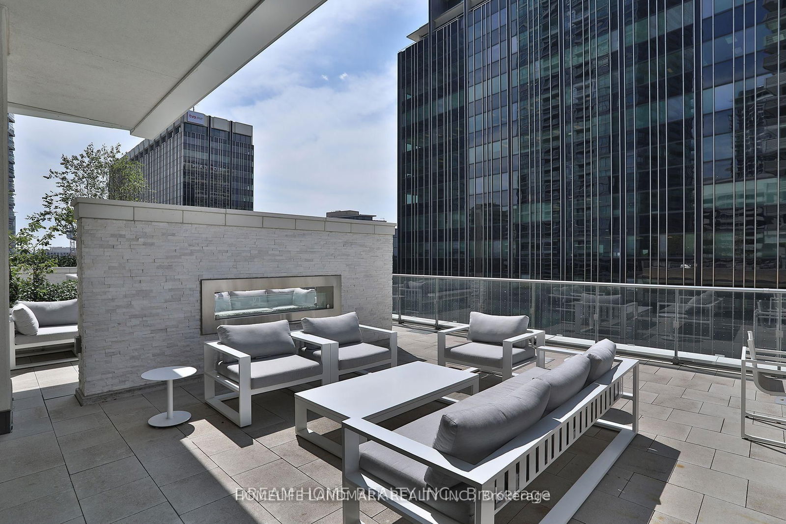 2221 Yonge St, unit 4003 for sale