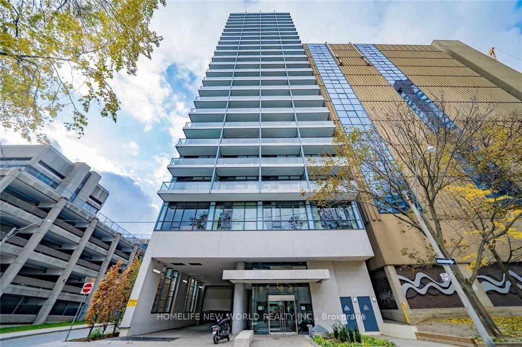 210 Simcoe St, unit 1804 for rent