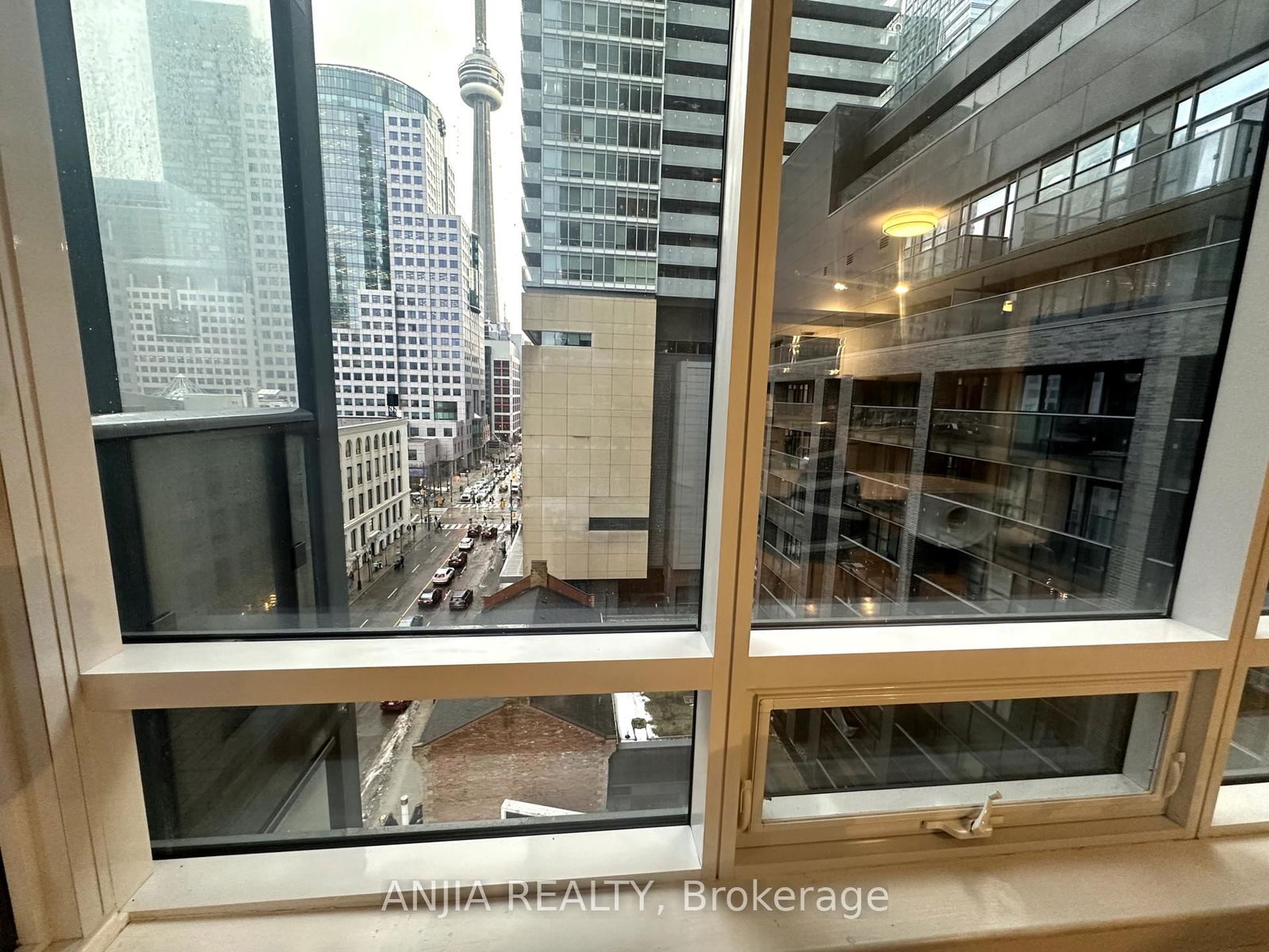 295 Adelaide St W, unit 808 for rent