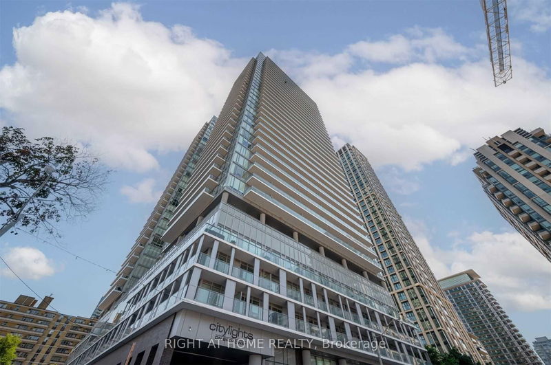 99 Broadway Ave, unit 612 for rent