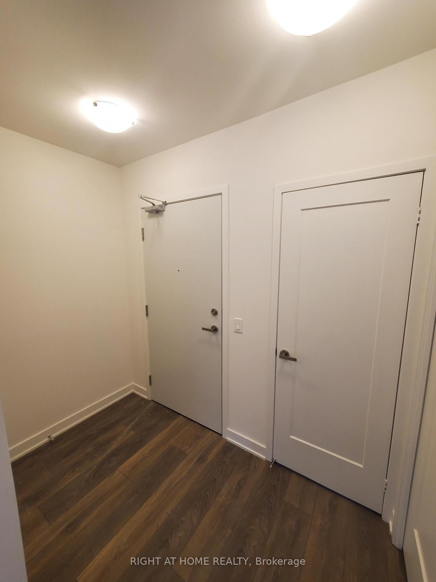 99 Broadway Ave, unit 612 for rent