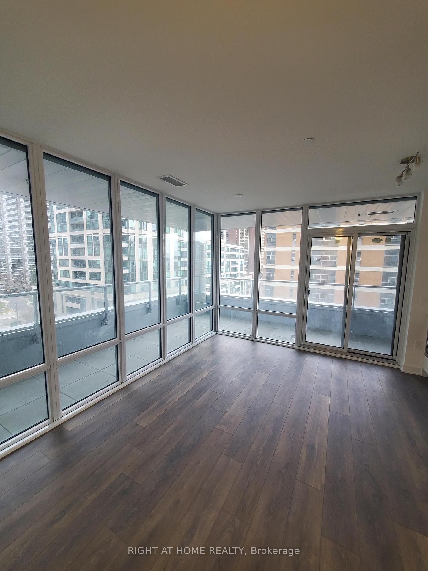 99 Broadway Ave, unit 612 for rent