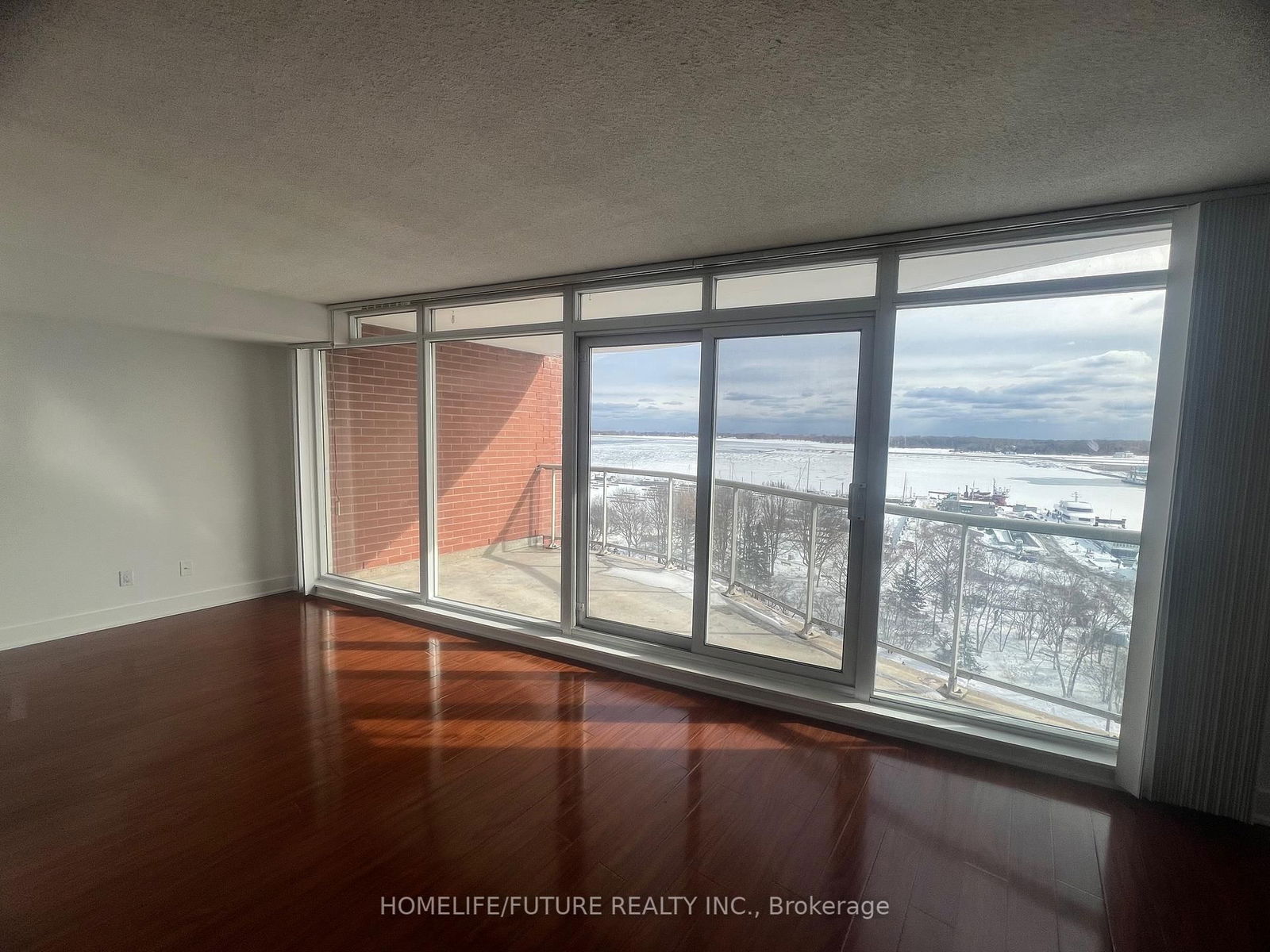 550 Queens Quay W, unit 1022 for sale